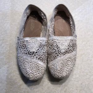 Tom’s lace shoes